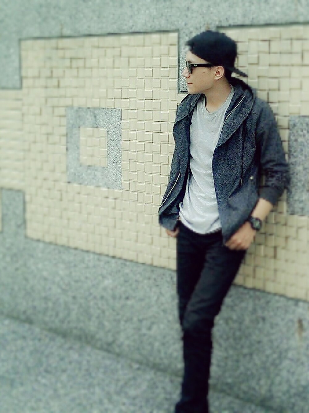 「laking、GIORDANO、converse」｜「easyのアイテム（Tシャツ/カットソー、ホワイト系）」を使った、Dragonさん（メンズ・174cm）の春コーディネートの1枚目の写真