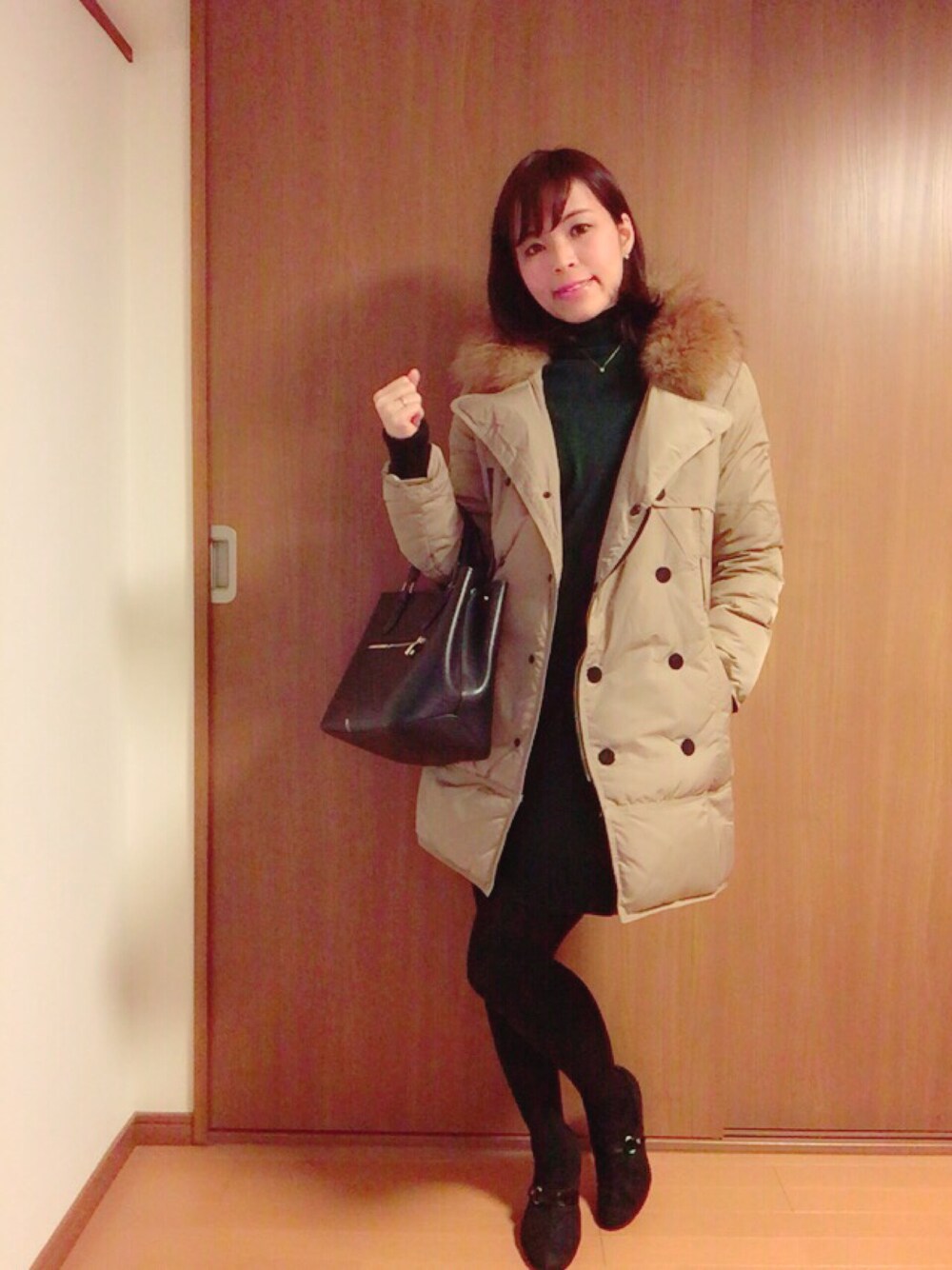 「ワンピース、ダウンコート、ZARA、タートルネック、GU、冬、仕事コーデ、あったかい、タートルワンピ」｜「no brandのアイテム（ダウンジャケット/コート、ベージュ系）」を使った、saichocoさん（レディース・158cm）の春コーディネートの1枚目の写真
