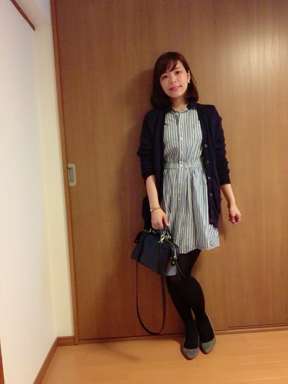 「ワンピース、ネイビー、UNIQLO、ZARA、GU、シャツワンピ、ジーユー」｜「UNIQLOのアップ画像　カーディガンはネイビー（カーディガン/ボレロ、ブルー系）」を使った、saichocoさん（レディース・158cm）の春コーディネートの1枚目の写真