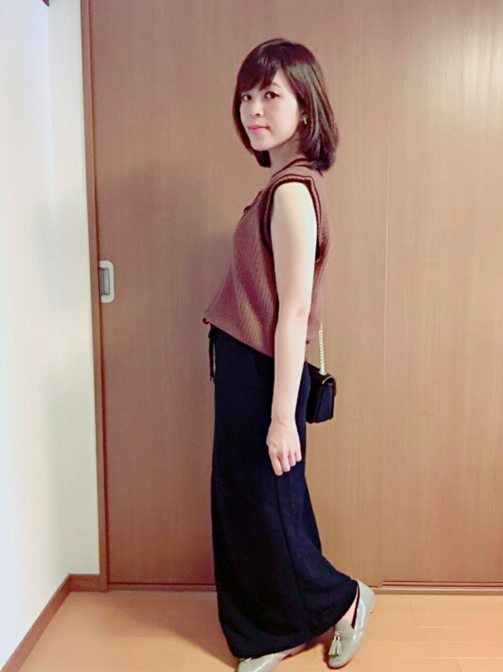 「UNIQLO、マキシスカート、黒スカート、ロングスカート、秋のコーデ、ベスト、ニットベスト、オトナカジュアル、ジーユー、GU」｜「UNIQLOのWOMEN ロングタイトスカート（スカート、ブラック系）」を使った、saichocoさん（レディース・158cm）の秋コーディネートの1枚目の写真