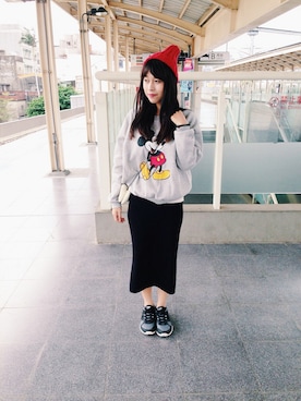 「コクーンスカート」｜「アイテム（帽子）」を使った、Emily Chenさん（レディース・163cm）の秋コーディネート