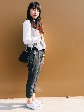 「SUPERGA（スペルガ）のアイテム（シューズ）」を使った、Emily Chenさん（レディース・163cm）の冬コーディネート