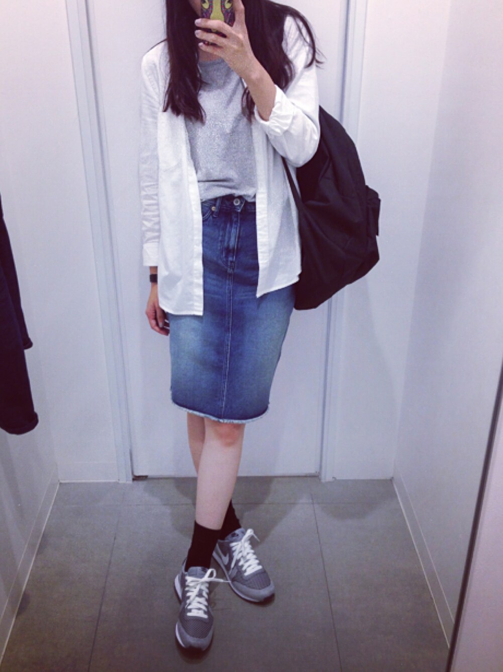「GUのアイテム（デニムスカート、ブルー系）」を使った、Swan Duさん（レディース・166cm）の秋コーディネートの1枚目の写真