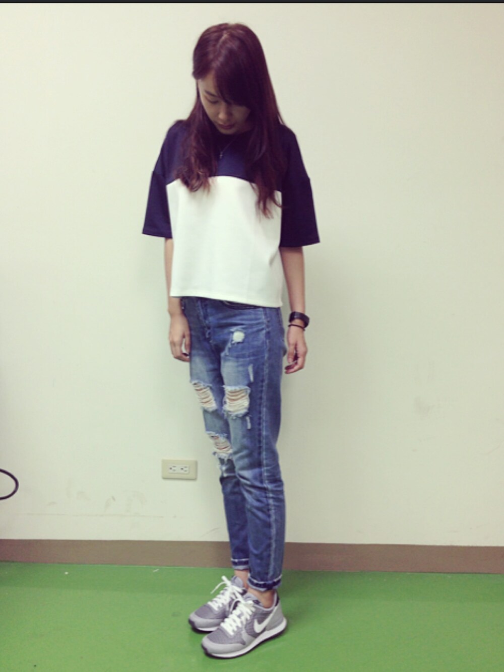 「PAZZOのアイテム（デニムパンツ、ブルー系）」を使った、Swan Duさん（レディース・166cm）の秋コーディネートの1枚目の写真