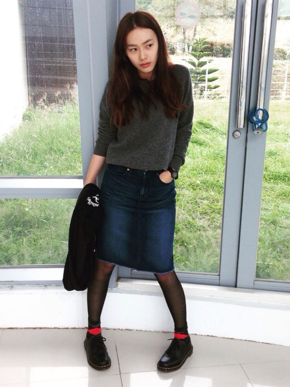 「UNIQLOのアイテム（ニット/セーター、ブラック系）」を使った、Swan Duさん（レディース・166cm）の冬コーディネートの1枚目の写真