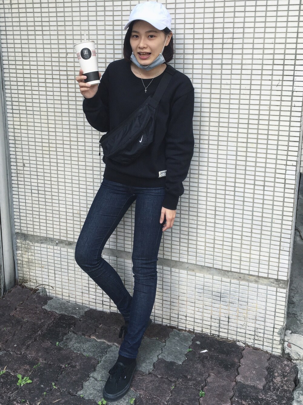 「UNIQLOのWOMEN ウルトラストレッチジーンズA（デニムパンツ、ブルー系）」を使った、Swan Duさん（レディース・166cm）の春コーディネートの1枚目の写真