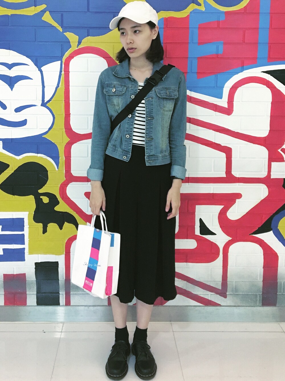「NIKEのWEGO/NIKE フッドウエストバック（ボディバッグ/ウエストポーチ、ブラック系）」を使った、Swan Duさん（レディース・166cm）の春コーディネートの1枚目の写真