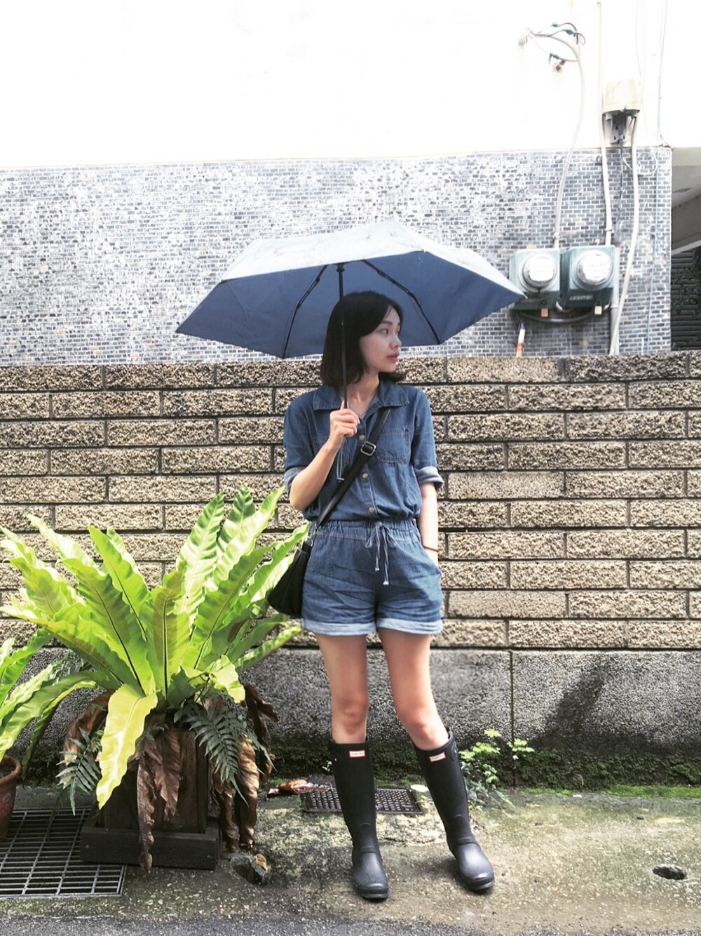 「HUNTERのHUNTER/ハンター　ORIGINAL Tour                   （レインシューズ、ブラック系）」を使った、Swan Duさん（レディース・166cm）の夏コーディネートの1枚目の写真