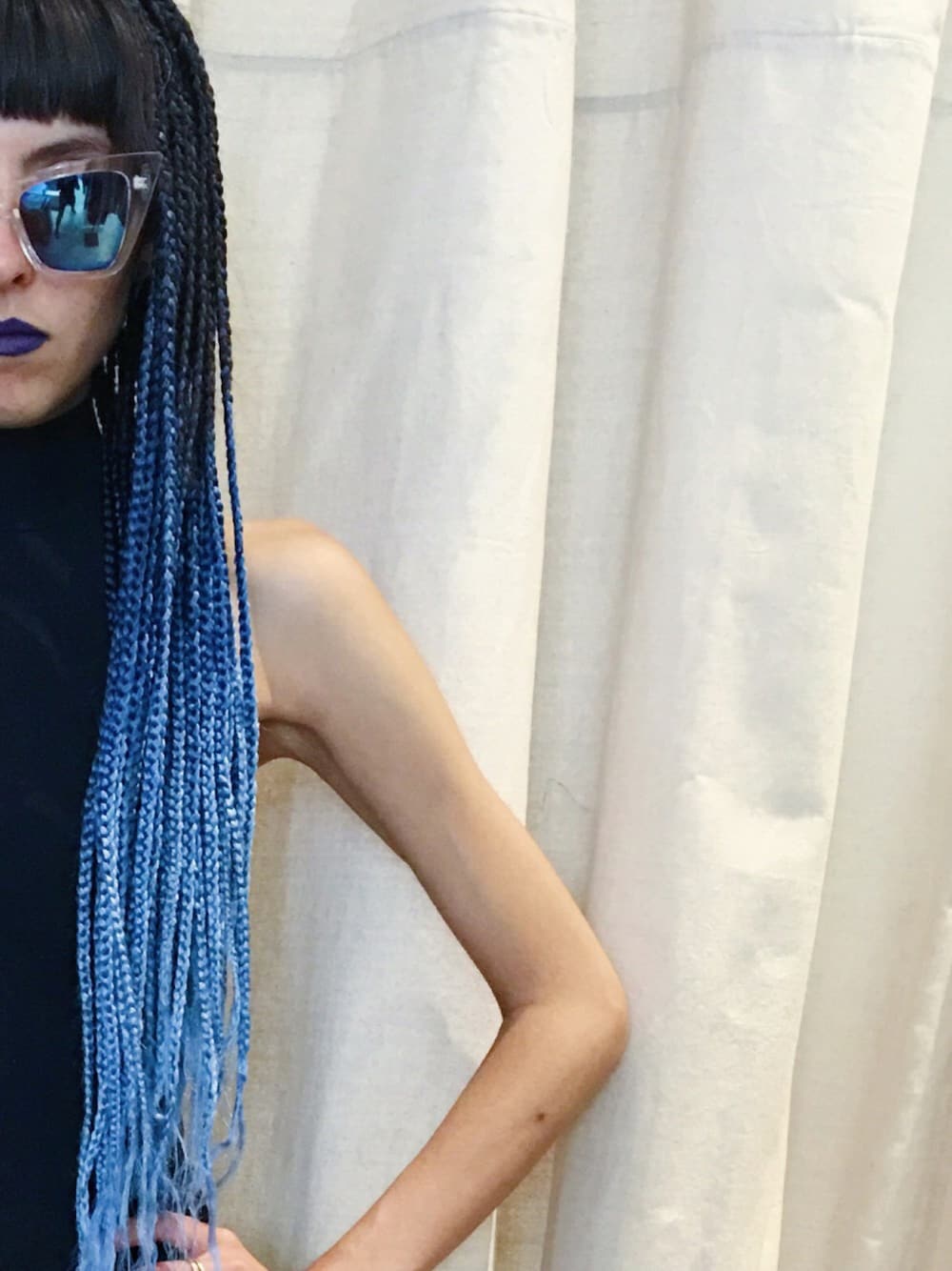 「sanfrancisco、bluehair」｜「ACNEのアイテム（トップス、ブルー系）」を使った、Nasty Naz さん（レディース・178cm）の夏コーディネートの1枚目の写真