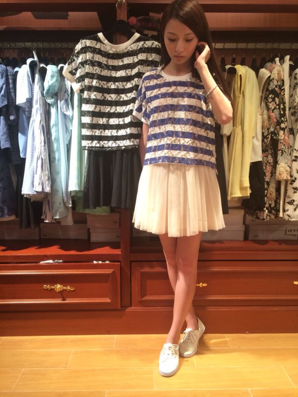 その他のシャツ/ブラウスを着用したレディースの夏コーディネートの1枚目の写真