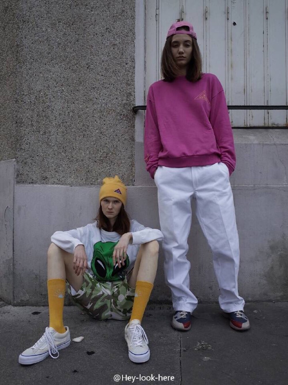 「VANSのアイテム（スニーカー、ホワイト系）」を使った、卡吃啊さん（レディース・167cm）の夏コーディネートの1枚目の写真
