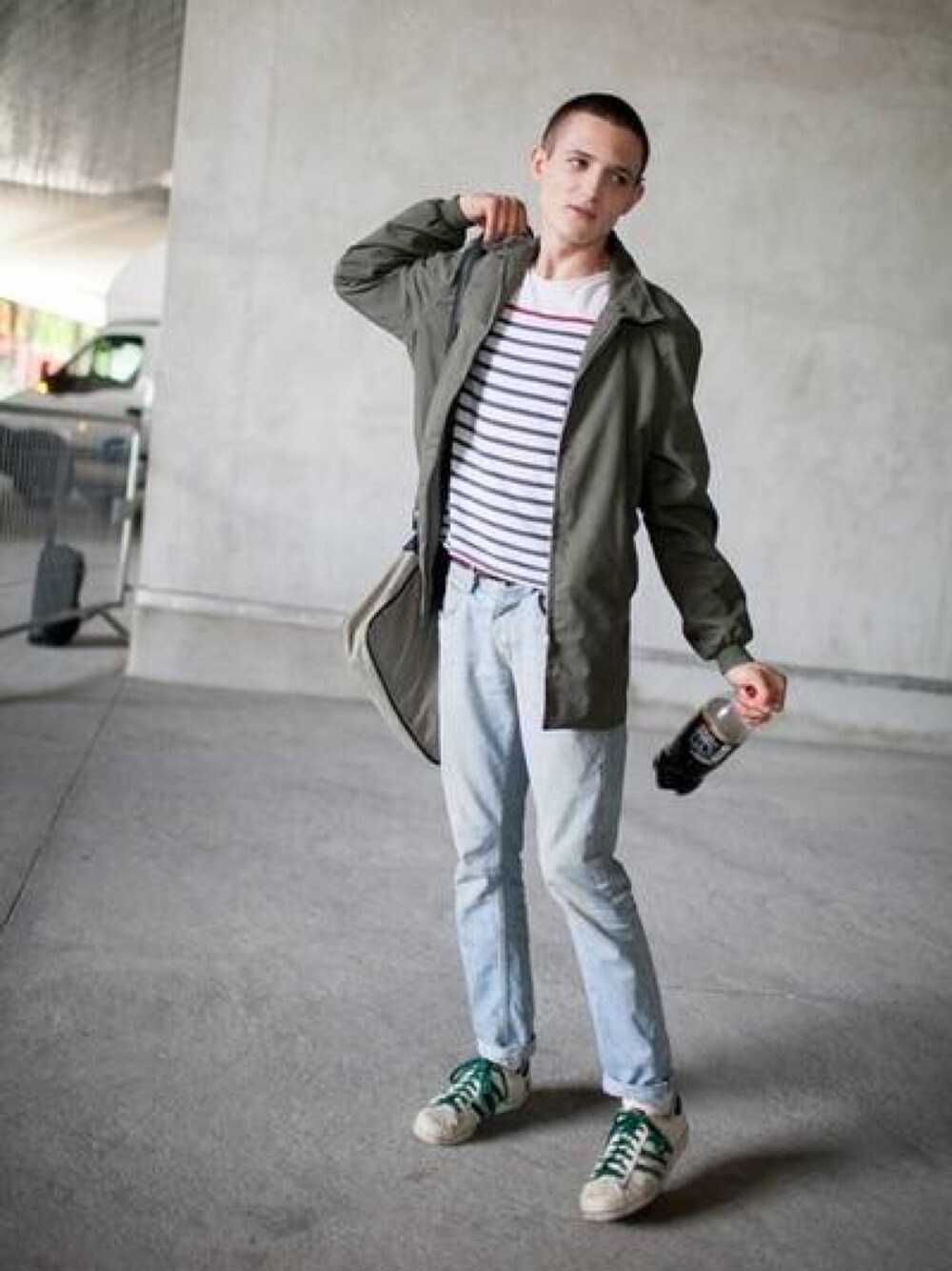 「adidasのアイテム（スニーカー、ホワイト系）」を使った、卡吃啊さん（レディース・167cm）の秋コーディネートの1枚目の写真