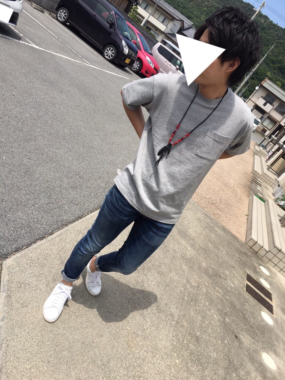 「プチプラ、シンプル、シンプルコーデ、デニム、Tシャツ、スニーカー、GU、グレー、夏コーデ、イノスタイル」｜「GUのアイテム（Tシャツ/カットソー、グレー系）」を使った、Yさん（メンズ・171cm）の春コーディネートの1枚目の写真