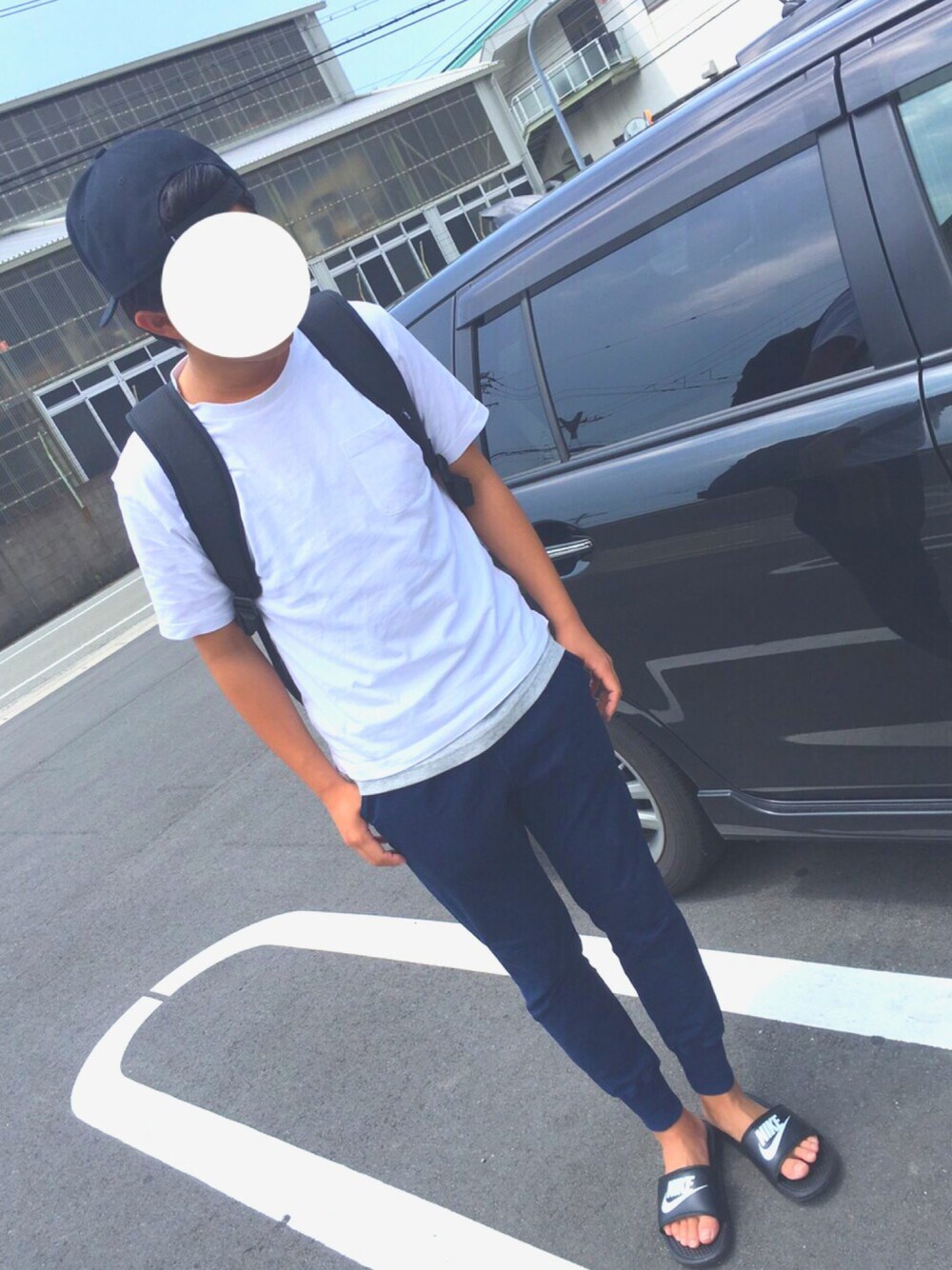 「NIKE、夏、プチプラ、スウェットパンツ、キャップ、シンプル、シンプルスタイル、GU、サンダル、イノスタイル」｜「STUSSYのStock SP16 Cap（キャップ、ブラック系）」を使った、Yさん（メンズ・171cm）の夏コーディネートの1枚目の写真