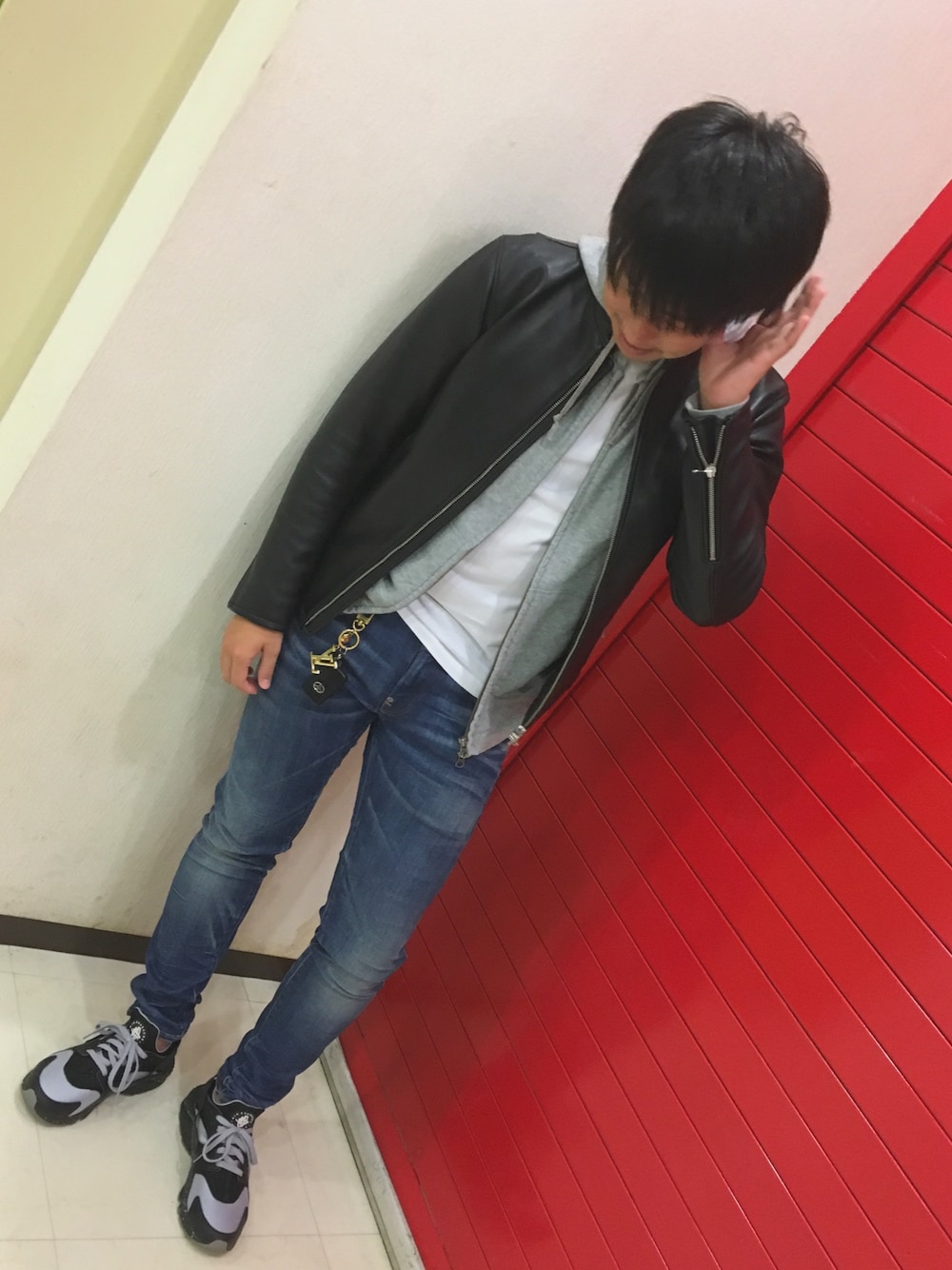 「ライダース、パーカー、デニム、スキニーデニム、スニーカー、ナイキ、NIKE、プチプラ、秋のコーデ、冬」｜「BEAUTY&YOUTH UNITED ARROWSのBY シープ シングルライダースジャケット（ライダースジャケット、ブラック系）」を使った、Yさん（メンズ・171cm）の秋コーディネートの1枚目の写真