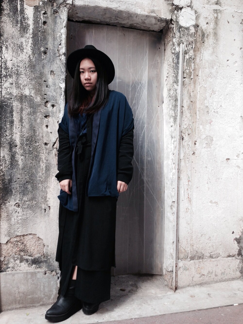 「WEARBOOKエントリー、layering、black、blue、hkgirl、fashion、MONKI、H&M、WOMEN」｜「MONKIのアイテム（ダウンジャケット/コート、ブラック系）」を使った、Co-Y✖️✖️さん（レディース・163cm）の夏コーディネートの1枚目の写真