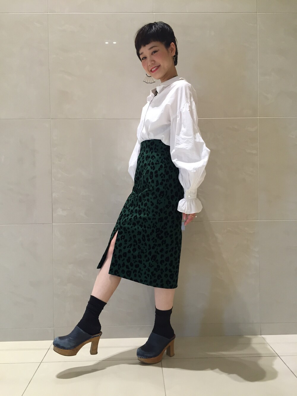 「秋のコーデ、オトナ女子、dramaH.P.FRANCE、H.P.FRANCE(H.P.FRANCE)」｜「OPENING CEREMONYのアイテム（スカート、グリーン系）」を使った、FUKUHARA TAMAMIさん（レディース・160cm）の秋コーディネートの1枚目の写真