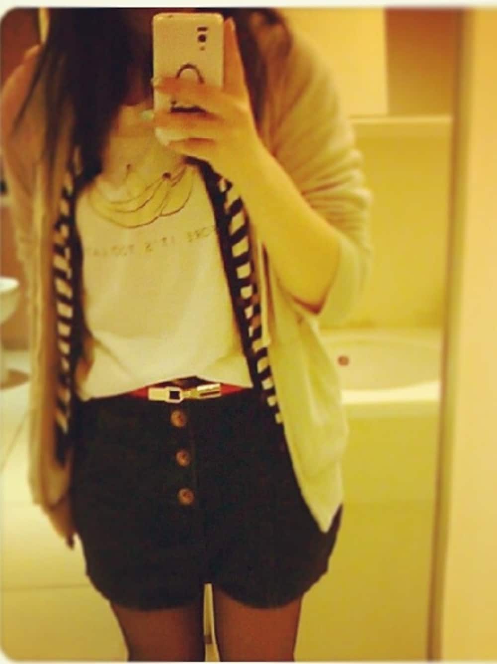 「dazzlinのアイテム（Tシャツ/カットソー、ホワイト系）」を使った、(/･ω･)/さん（レディース・152cm）の秋コーディネートの1枚目の写真