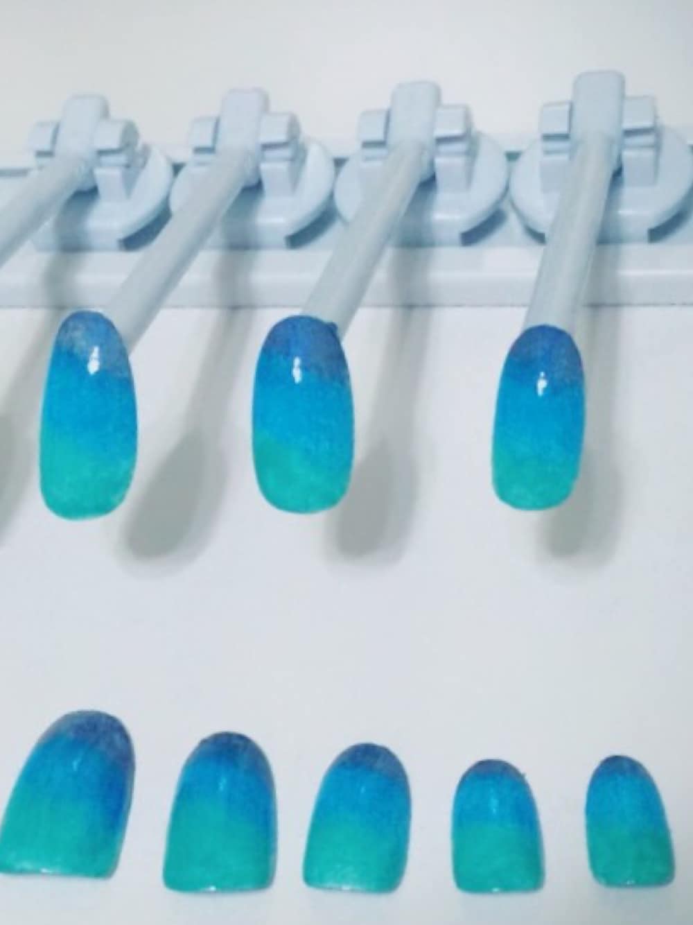 「ネイル、セルフネイル、ネイルチップ」｜「NAILSのアイテム（その他、ブルー系）」を使った、あゆぽさん（レディース・161cm）の秋コーディネートの1枚目の写真