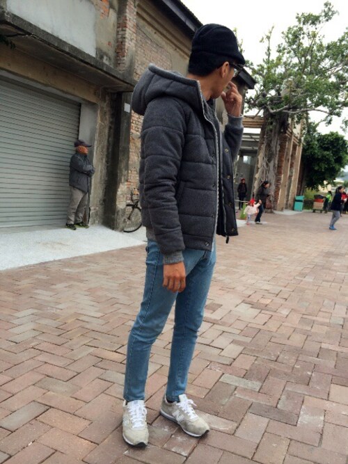 搭配牛仔裤的男性时尚穿搭总览