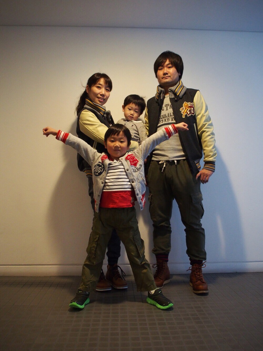 「スタジャン、フライングタイガー」｜「AVIREXのアイテム（スタジャン、グレー系）」を使った、greenhill4さん（メンズ・171cm）の秋コーディネートの1枚目の写真