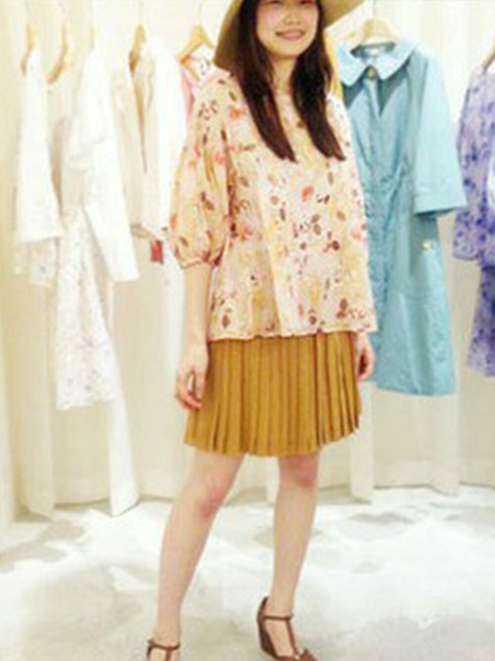「ADIEU TRISTESSEのデイドリームブラウス（シャツ/ブラウス、ピンク系）」を使った、ADIEUTRISTESSE staffさん（レディース・167cm）の夏コーディネートの1枚目の写真