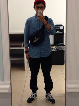 「アイテム（ボディバッグ/ウエストポーチ、ブルー系）」を使った、ToMoToShiさん（メンズ・174cm）の秋コーディネート