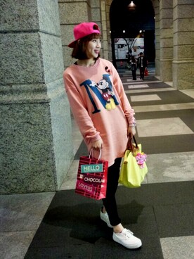 「アイテム（アナログ腕時計、ピンク系）」を使った、Disney kuoさん（レディース・166cm）の冬コーディネート