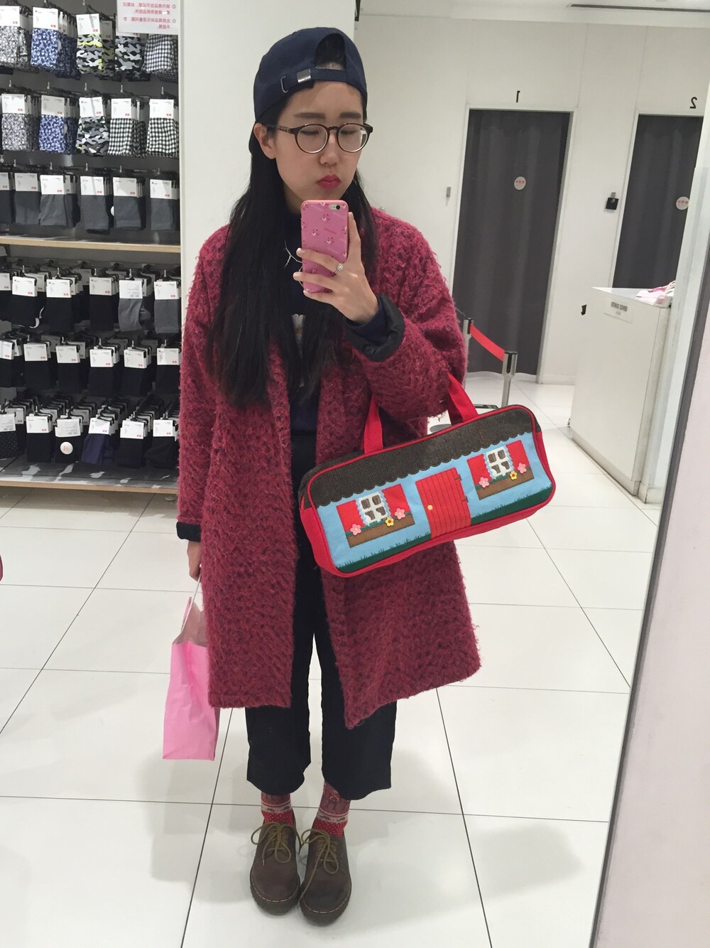 「w closetのアイテム（チノパンツ、ブラック系）」を使った、CCCAAAATTTTTさん（レディース・160cm）の冬コーディネートの1枚目の写真