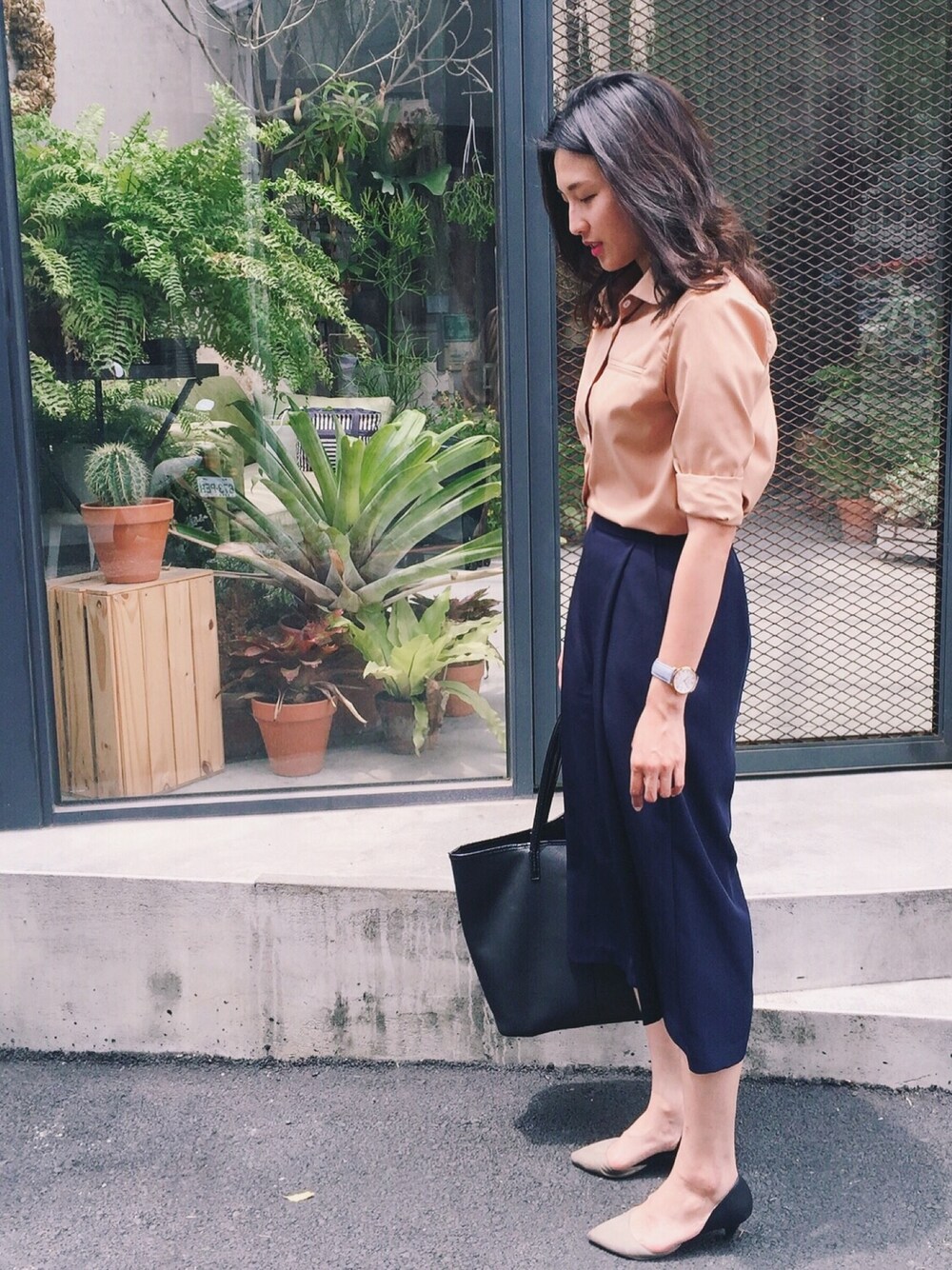 「夏コーデ、ootd、working style」｜「Korean designのアイテム（トップス、ベージュ系）」を使った、Sun Weiweiさん（レディース・165cm）の夏コーディネートの1枚目の写真