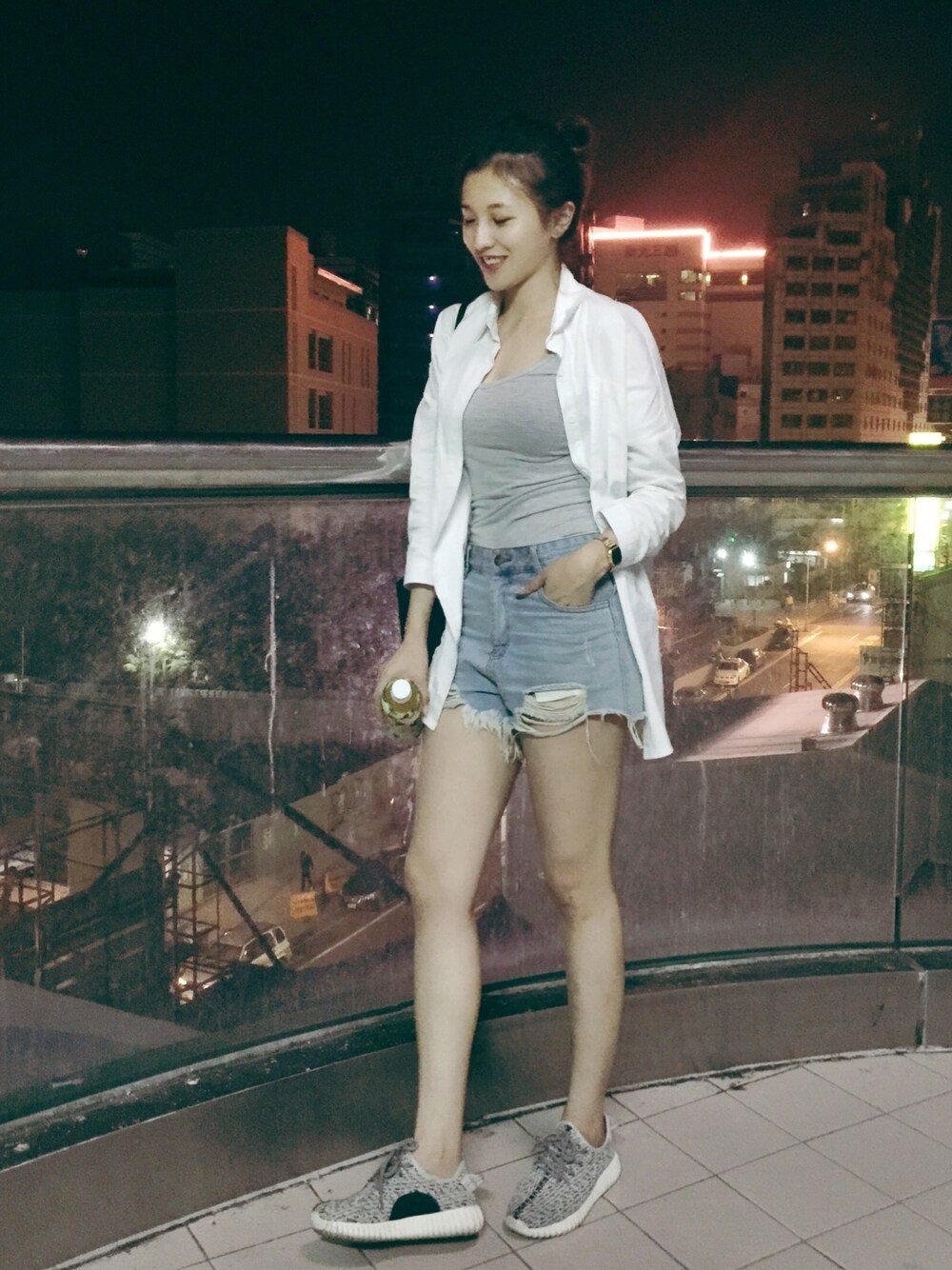 「夏、lookbook、白、デニム」｜「Korean designのアイテム（その他パンツ、ブルー系）」を使った、Sun Weiweiさん（レディース・165cm）の夏コーディネートの1枚目の写真