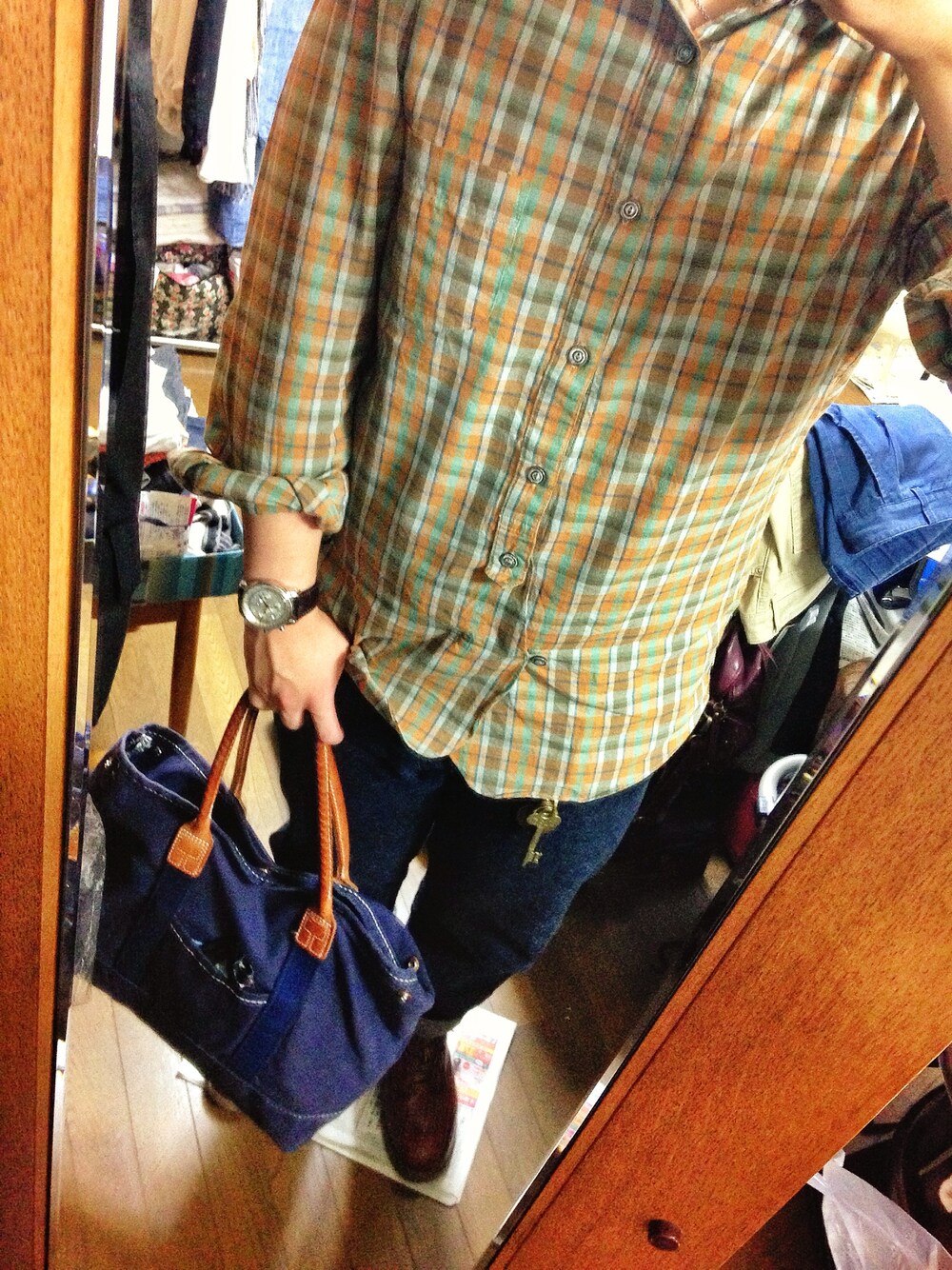 「チェックシャツ、デニム、トートバッグ、alexander yamaguchi、ブーツ」｜「ALEXANDER　YAMAGUCHI のチェックシャツ（シャツ/ブラウス、オレンジ系）」を使った、Black Riverさん（メンズ・172cm）の秋コーディネートの1枚目の写真