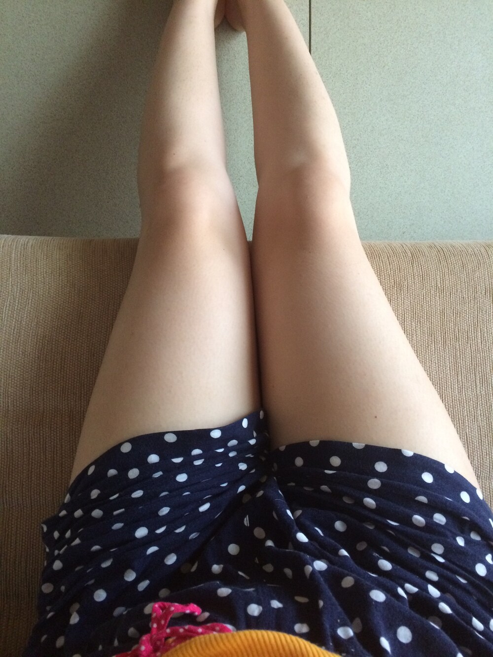 ブルー系のルームウェア/パジャマを着用したレディースの夏コーディネートの1枚目の写真