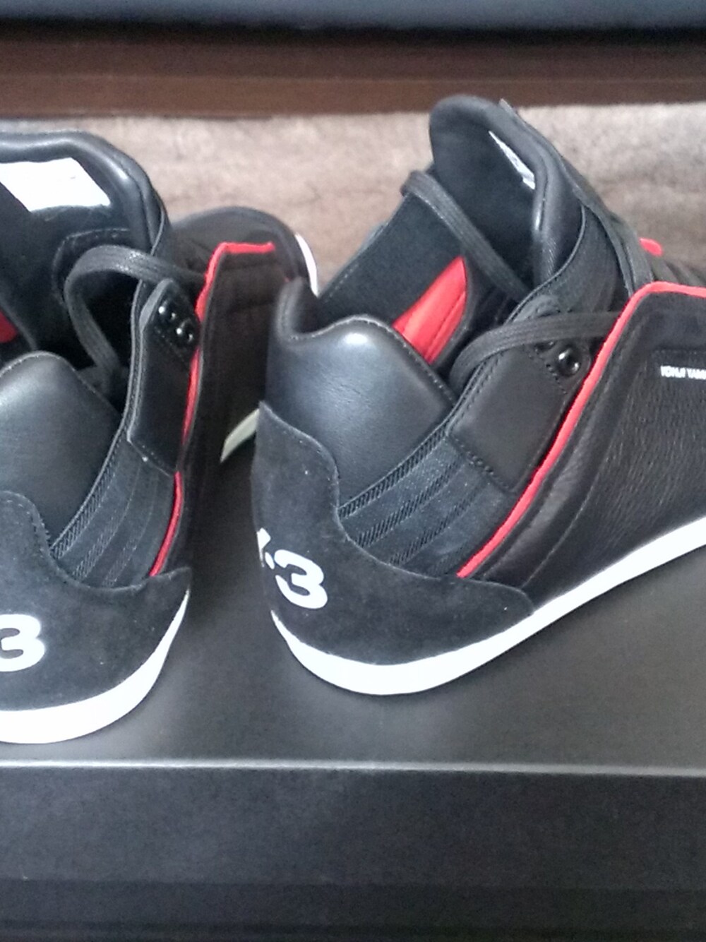 「Y-3のアイテム（スニーカー、ブラック系）」を使った、YOSHIKI-Tさん（メンズ・170cm）の冬コーディネートの1枚目の写真