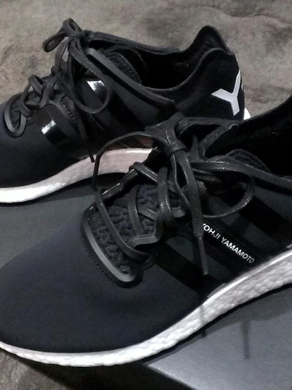 「Y- 3 YOHJI BOOST 」｜「Y-3のアイテム（スニーカー、ブラック系）」を使った、YOSHIKI-Tさん（メンズ・170cm）の冬コーディネートの1枚目の写真