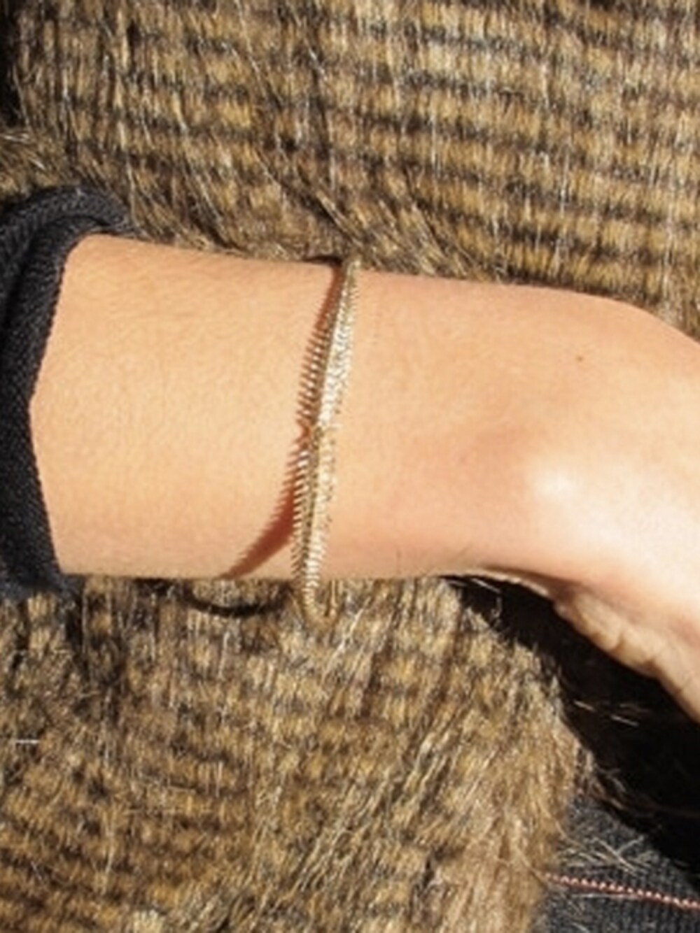「#bracelet #jewelry #verameat #spine #adjustable」｜「VERAMEATのSpine Bracelet（ブレスレット、ゴールド系）」を使った、VERAMEATさん（レディース・31cm）の夏コーディネートの1枚目の写真