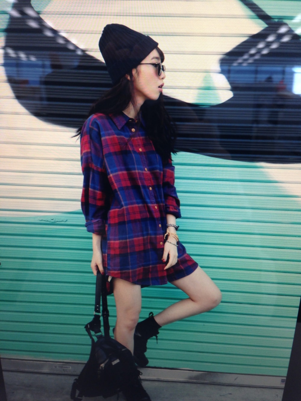 「atmos/atmos girlsのDr.Martens 1460 WOMENS 8EYE BOOT [ドクターマーチン 1460 ウィメンズ 8アイ ブーツ]（ブーツ、ブラック系）」を使った、飯豊まりえさん（レディース・167cm）の秋コーディネートの1枚目の写真