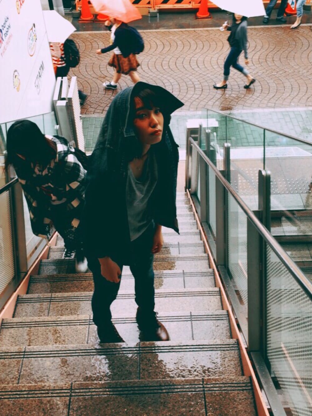 「WEAR_TGC2015AW」｜「Ungridのアイテム（デニムジャケット、ブルー系）」を使った、飯豊まりえさん（レディース・167cm）の秋コーディネートの1枚目の写真
