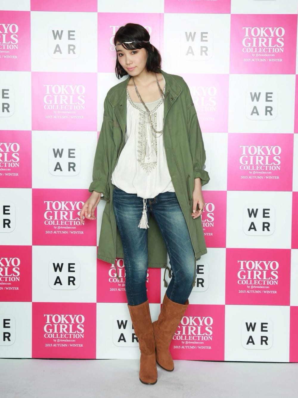 「デニム、ミリタリー、Ungrid、カーキ、ミリタリージャケット、デニムパンツ、カーキアウター、WEAR_TGC2015AW」｜「Ungridの【Casual】ｳﾞｨﾝﾃｰｼﾞBigﾐﾘﾀﾘｰｺｰﾄ（ミリタリージャケット、グリーン系）」を使った、飯豊まりえさん（レディース・167cm）の秋コーディネートの1枚目の写真