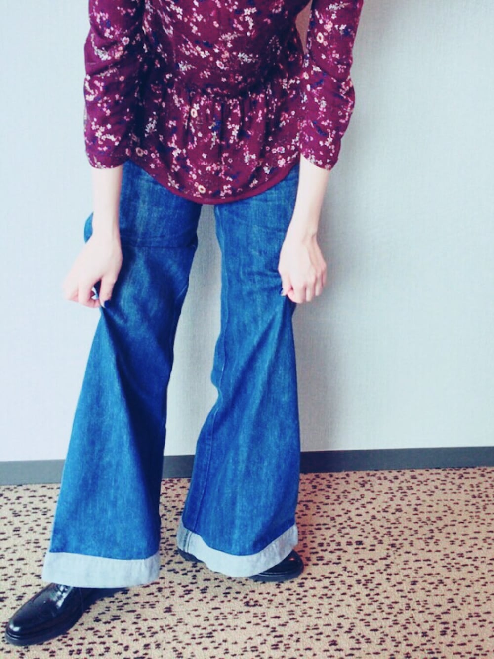 「PRADAのアイテム（ドレスシューズ、ブラック系）」を使った、飯豊まりえさん（レディース・167cm）の春コーディネートの1枚目の写真