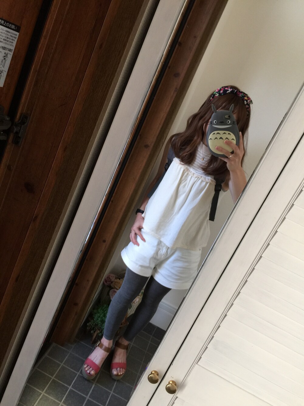 「flowerのアイテム（トップス、ホワイト系）」を使った、yukkosunさん（レディース・153cm）の夏コーディネートの1枚目の写真