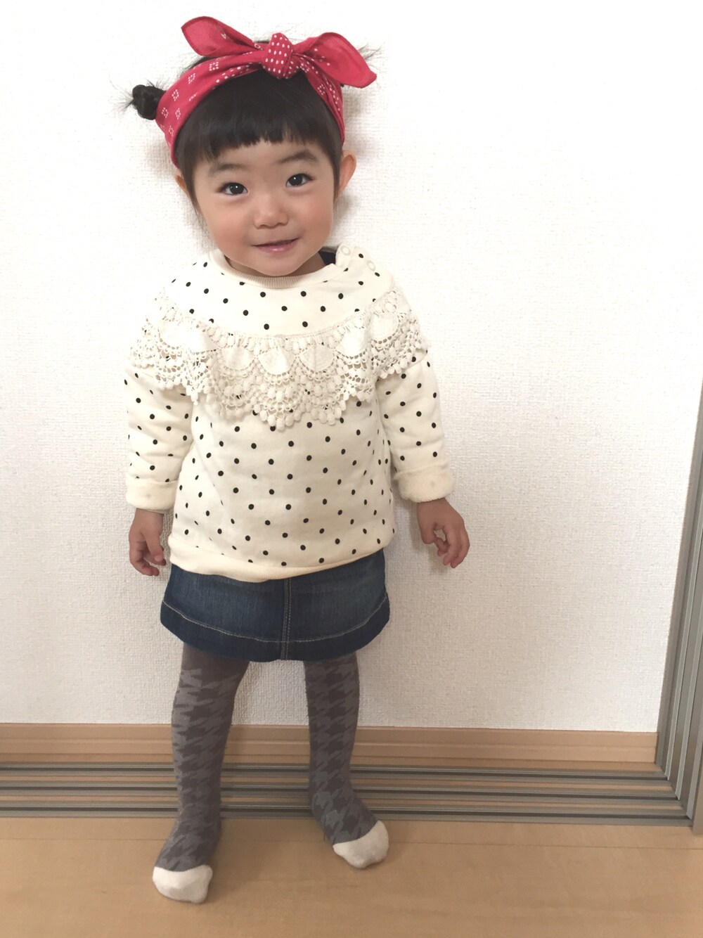 「ootd、1歳9ヶ月、娘ちゃん」｜「BRANSHESのアイテム（スウェット、ベージュ系）」を使った、u____pさん（レディース・80cm）の春コーディネートの1枚目の写真