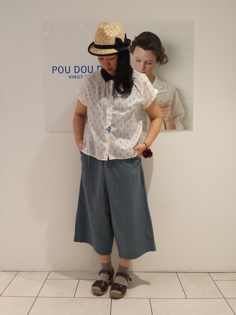 「pou dou dou、ガウチョパンツ、クレリックシャツ、オリジナルプリント」｜「POU DOU DOUのコットン深股ガウチョパンツ（その他パンツ、ブルー系）」を使った、おおさわさん（レディース・159cm）の夏コーディネートの1枚目の写真