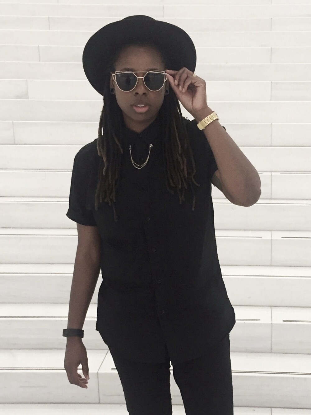 「ALLBLACK」｜「H&Mのアイテム（シャツ/ブラウス、ブラック系）」を使った、Yuri (Jürē)さん（メンズ・173cm）の秋コーディネートの1枚目の写真