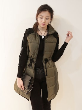 「アイテム（ダウンベスト、グリーン系）」を使った、NIPONJJUYAさん（レディース・165cm）の冬コーディネート
