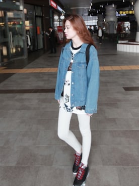 「ルーズフィット」｜「アイテム（デニムジャケット）」を使った、NIPONJJUYAさん（レディース・165cm）の冬コーディネート