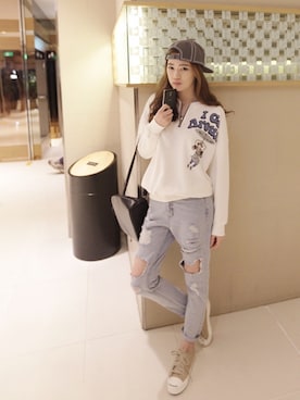 「ブルー」｜「アイテム（スウェット）」を使った、NIPONJJUYAさん（レディース・165cm）の春コーディネート