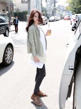 「アイテム（ノーカラージャケット、グリーン系）」を使った、NIPONJJUYAさん（レディース・165cm）の春コーディネート