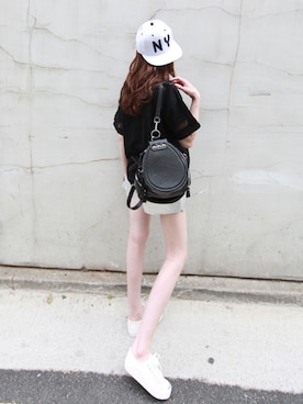 「アイテム（パンツ、シルバー系）」を使った、NIPONJJUYAさん（レディース・165cm）の春コーディネート