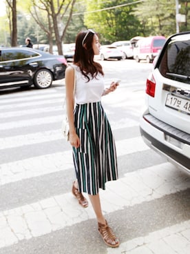 「ストライプ」｜「アイテム（アナログ腕時計）」を使った、NIPONJJUYAさん（レディース・165cm）の夏コーディネート